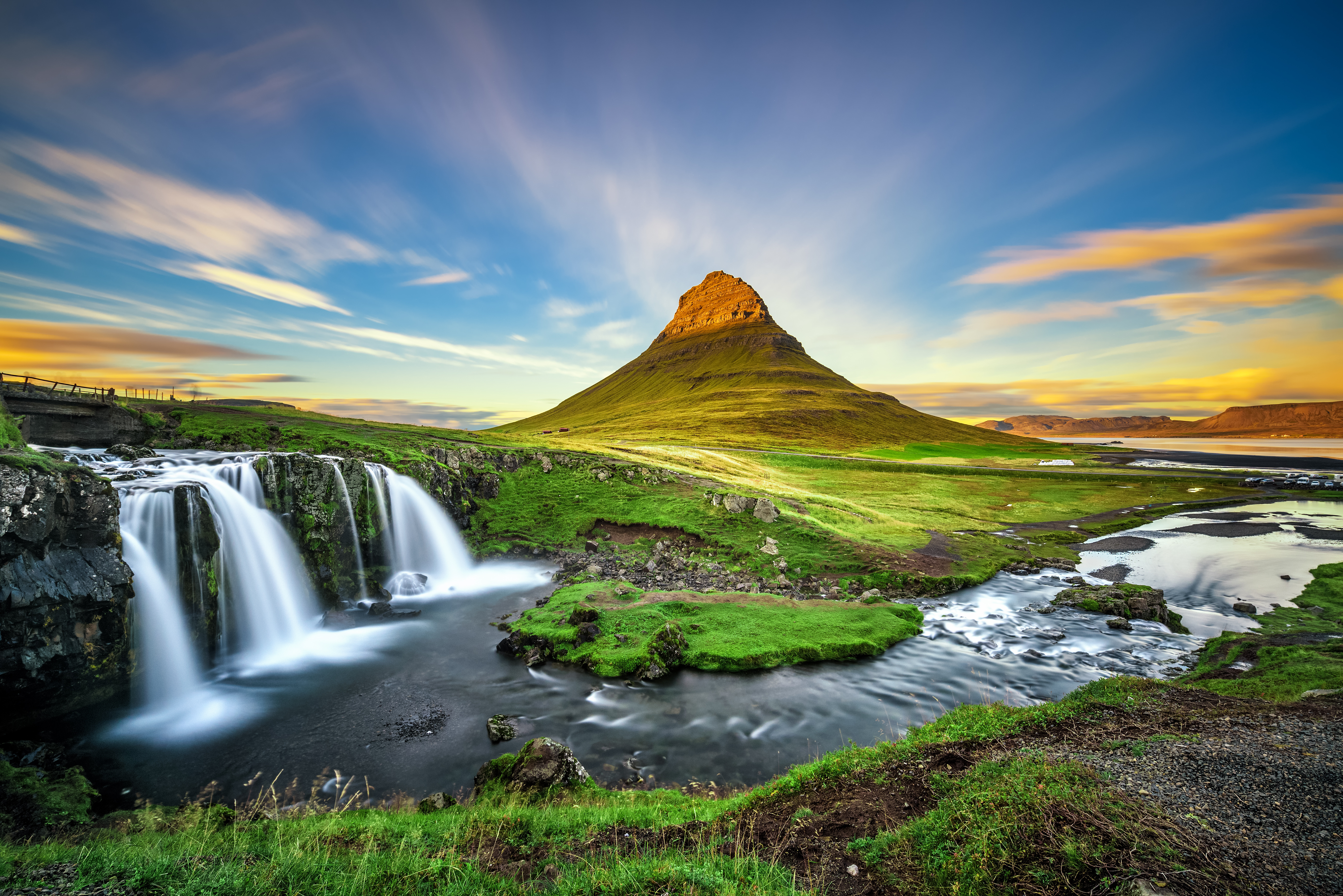 Iceland Circumnavigation: Mountains, Volcanoes and Waterfalls
